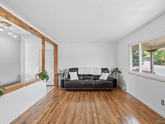 3rd image of 580 W 79th Place
