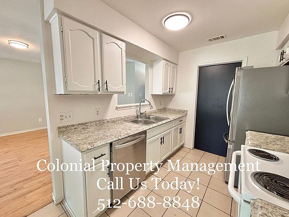 3rd image of 1404 Meadows Dr