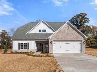 172 Enclave Dr, Clemmons, NC 27012