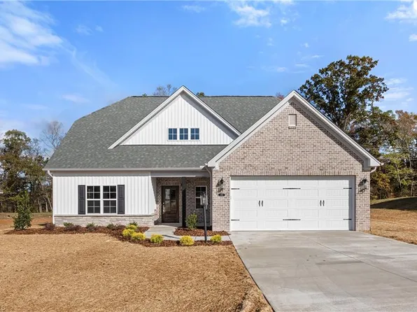 172 Enclave Dr, Clemmons, NC 27012