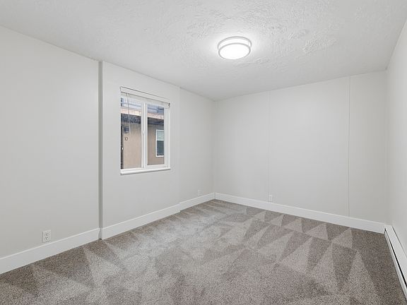 3rd image of 831 W Lennox St #11570698