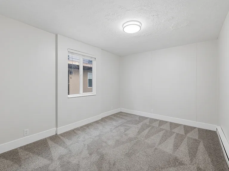 831 W Lennox St — Photo 3