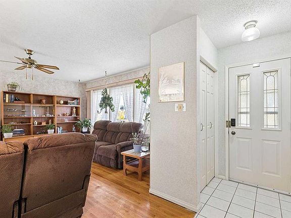 2nd image of 275 SE Northmount Dr NW