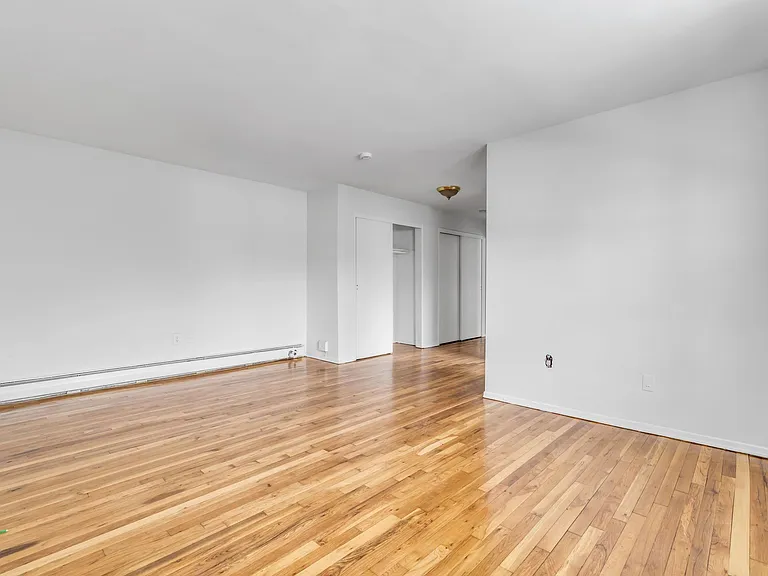 5th Avenue Apartments — Photo 7