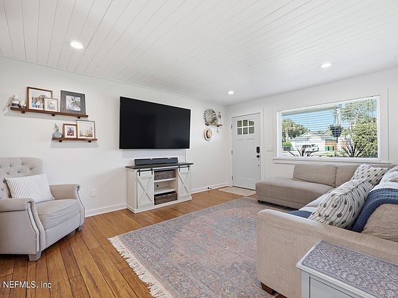5th image of 2229 S BEACH Parkway