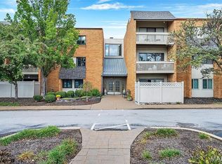 950 E Rue De La Banque St #211, Saint Louis, MO 63141