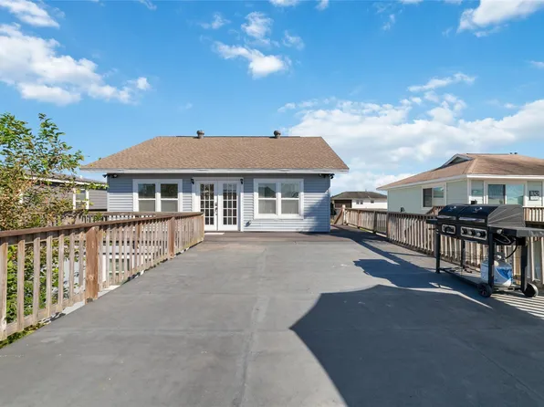 196 Barracuda St, Bayou Vista, TX 77563