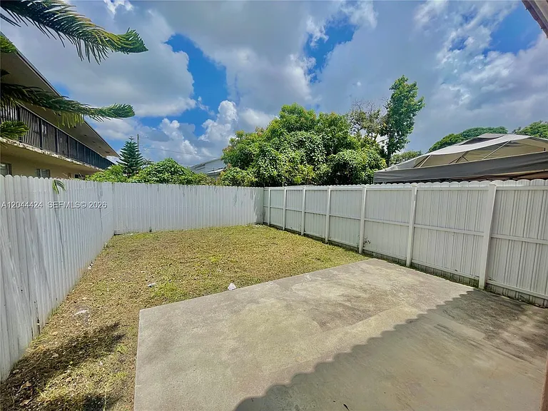 2487 W 5th Ct — Photo 15