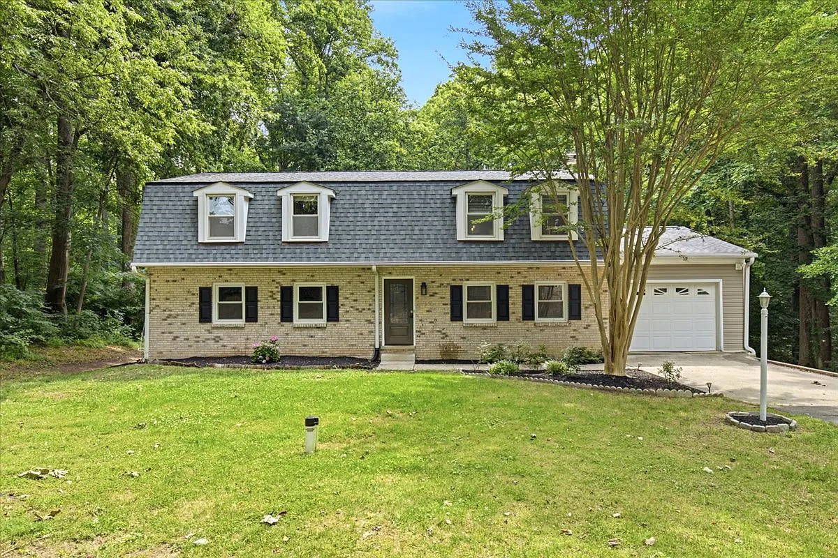 5 bed, 3358 sqft, $3,900 — Photo 3