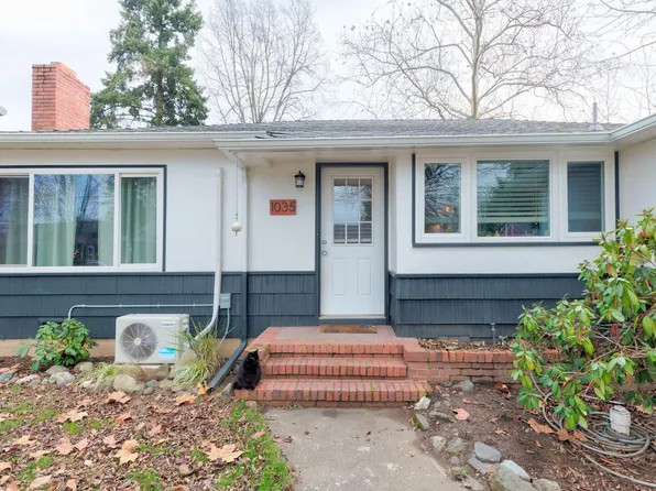 1035 SE Ashley Pl, Grants Pass, OR 97526
