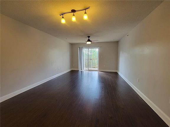 4th image of 321 Lookover Dr