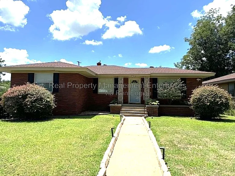 2301 N Warren Ave — Photo 1