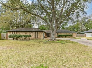 410 Riverside Dr, Alvin, TX 77511