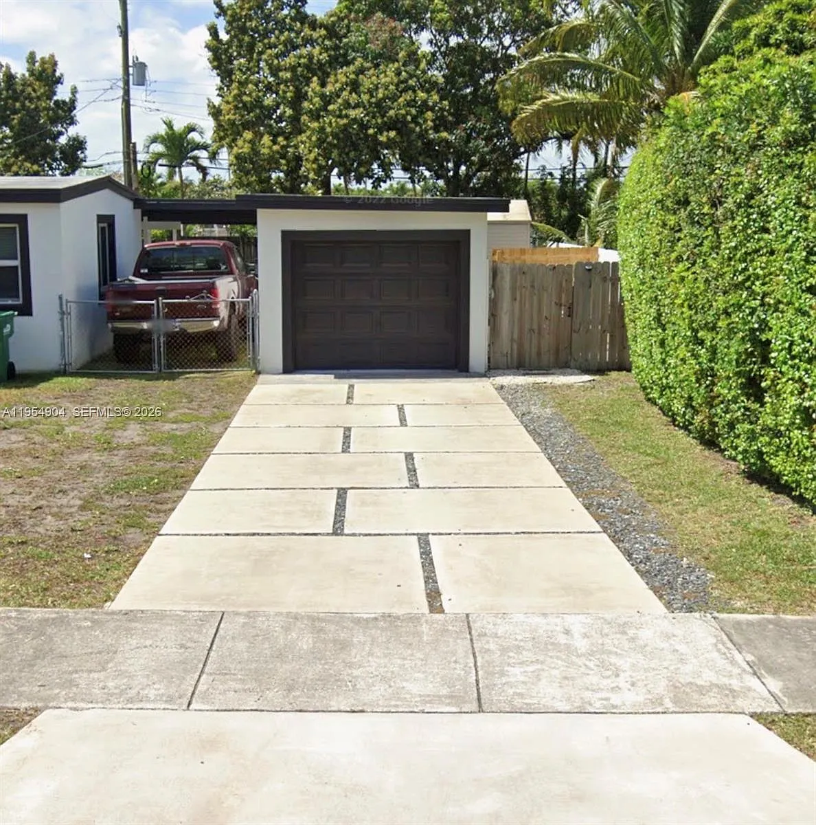 Building Photo - 4910 SW 98th Avenue Rd #A