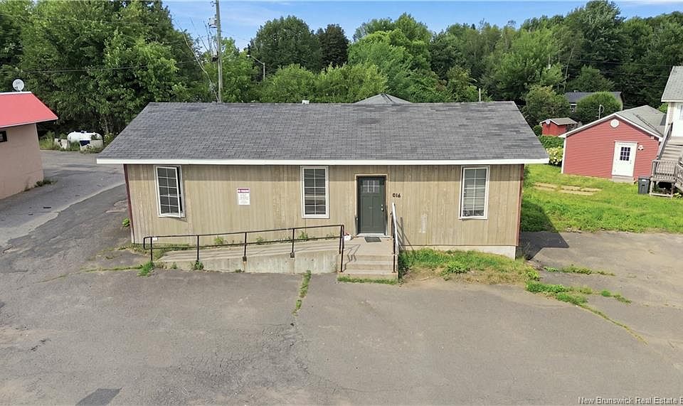 1st image of 214 Main St