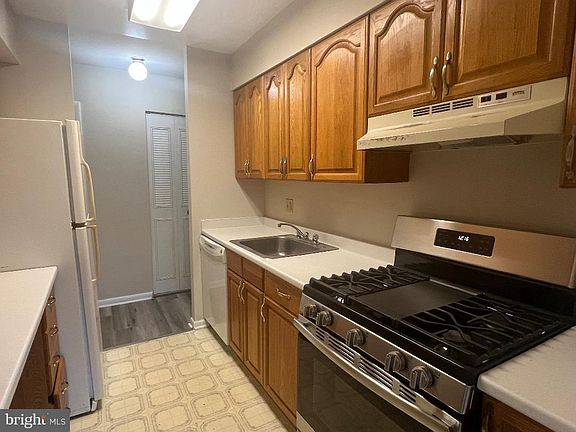 4th image of 3330 Woodburn Village Dr APT 31