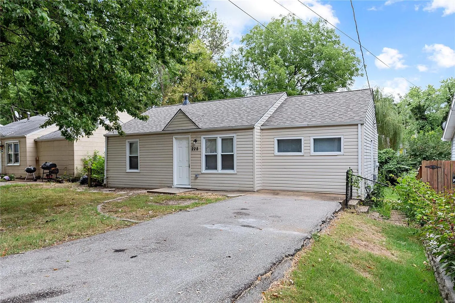 228 Williams Blvd photo 1