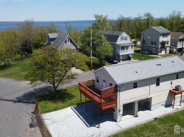33 Cliffwood Way, Laurence Harbor, NJ 08879