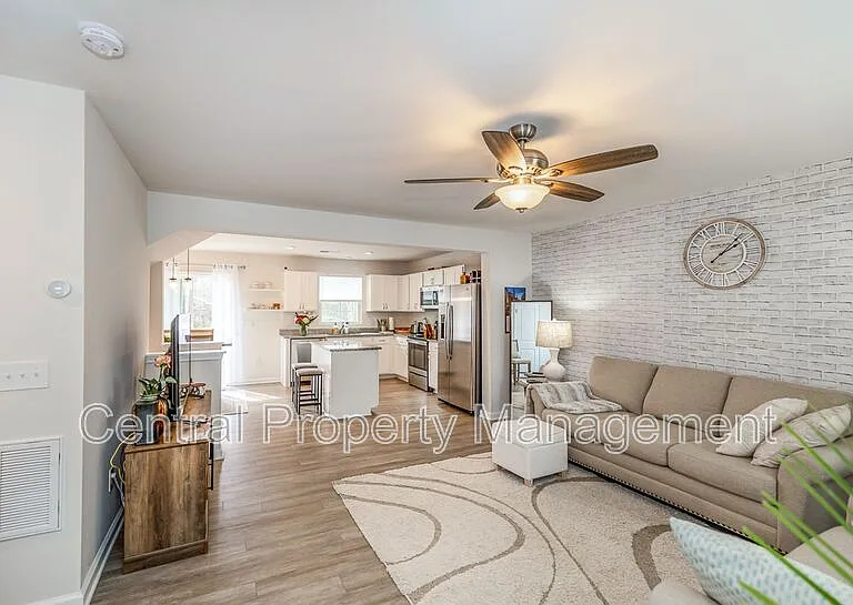 225 Coldwater Creek Ct — Photo 5