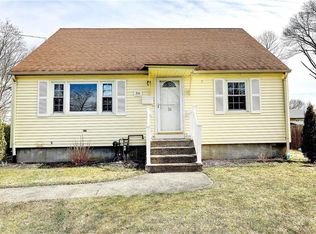 36 Newwood Dr, Cranston, RI 02920