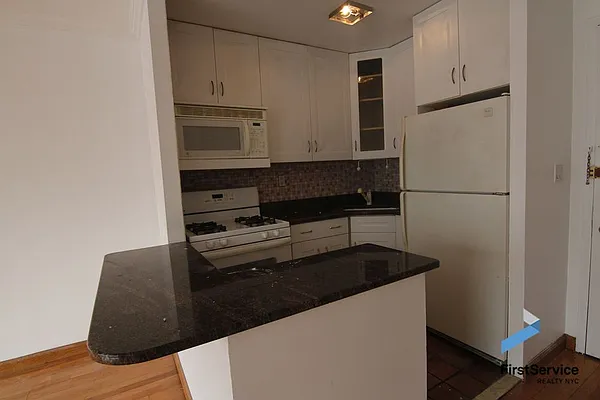 Rented by FirstService Realty (legacy) | media 19