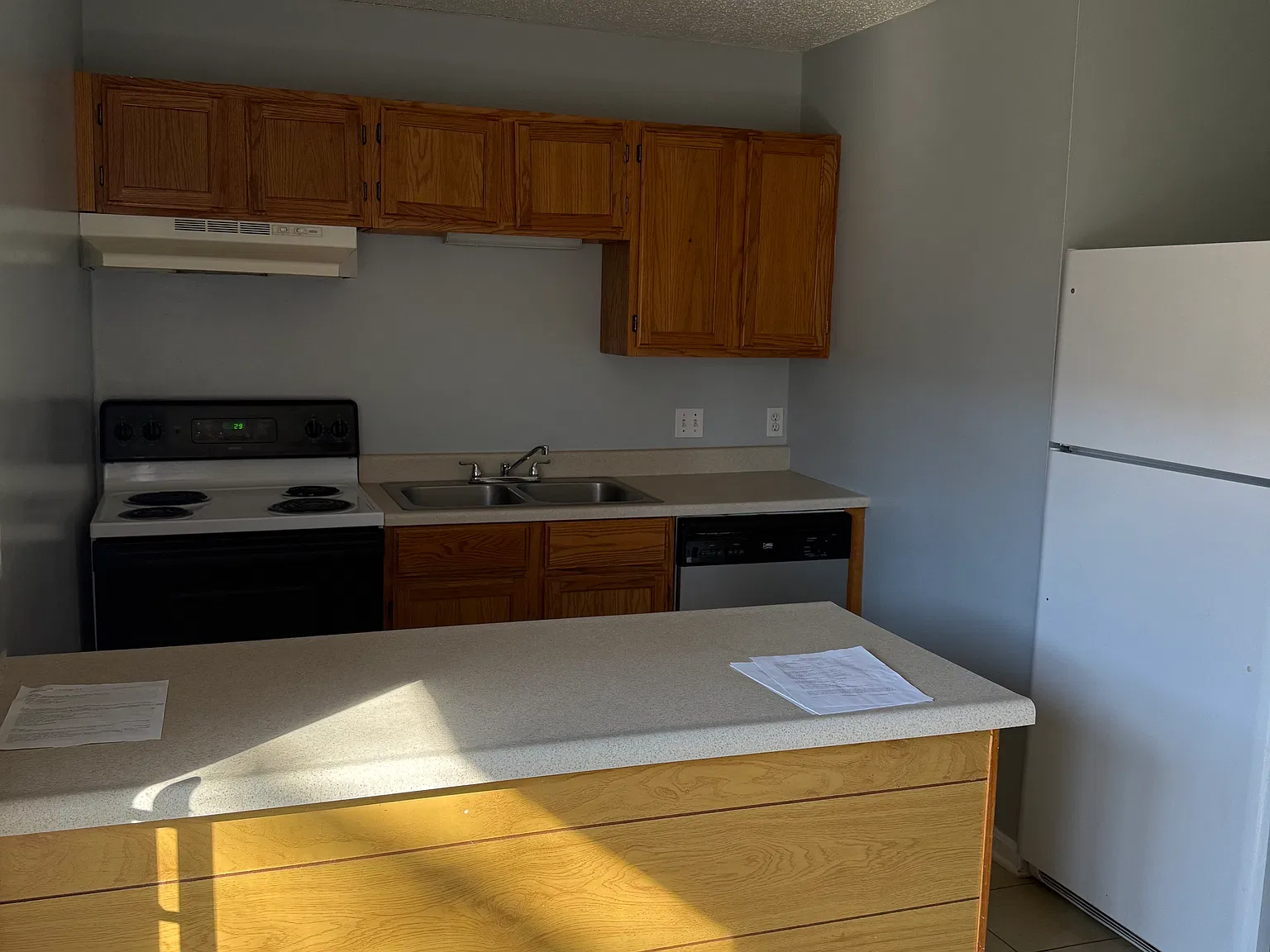 2 bed, 850 sqft, $750 — Photo 1