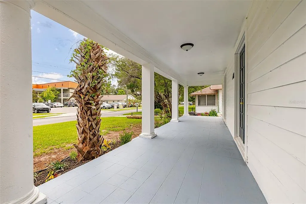 3 bed, 2.0 bath, 1350 sqft, $2,100 — Photo 2