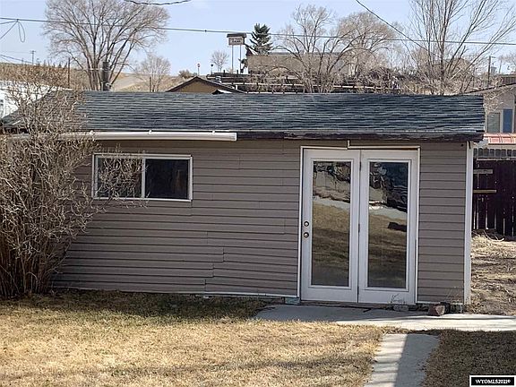3rd image of 379 Lincoln St