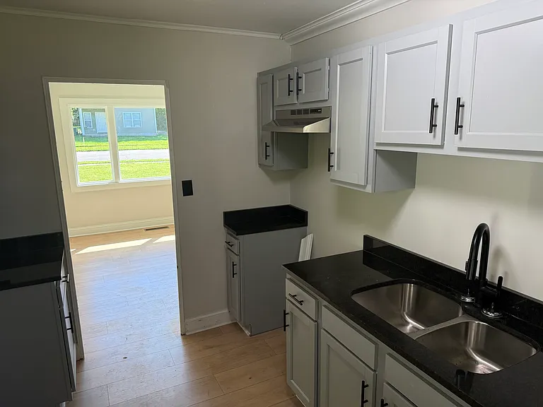 318 Hummingbird Ln — Photo 3