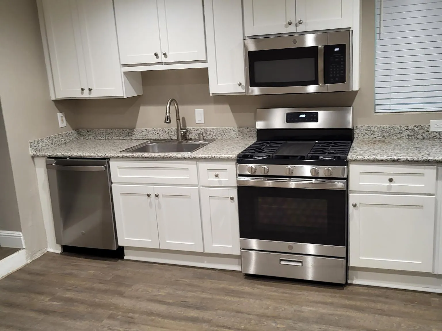 492 N Livermore Ave — Photo 3