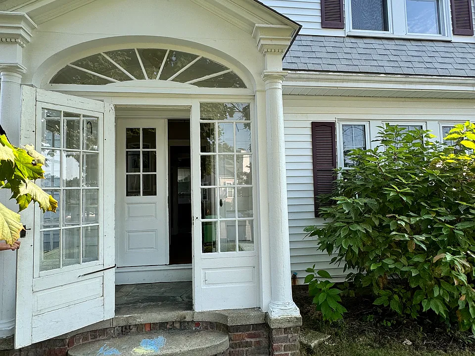 284 Parkside Dr