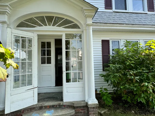 284 Parkside Dr, Warwick, RI 02888