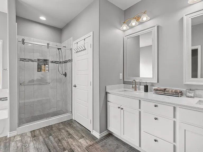 2447 Wilton Ave — Photo 4