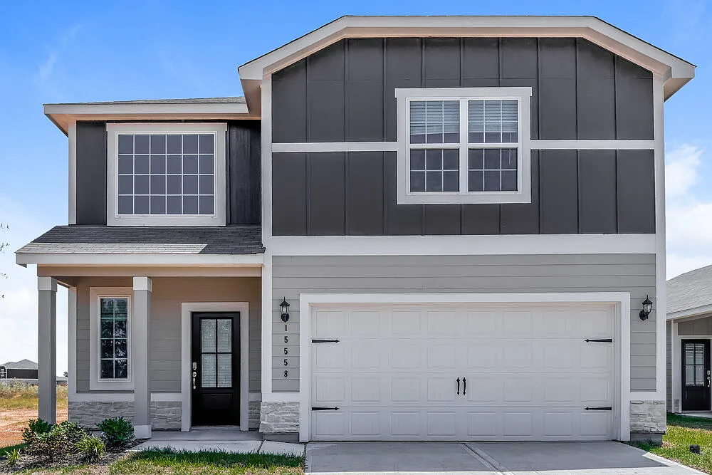4 bed, 2.5 bath, 2203 sqft, $2,135 — Photo 1