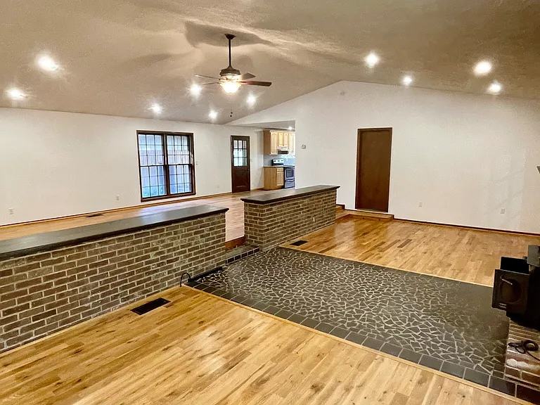 354 Woodcrest Dr — Photo 16