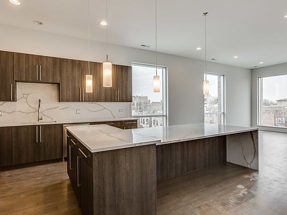 4th image of 1716 N California Ave #2S