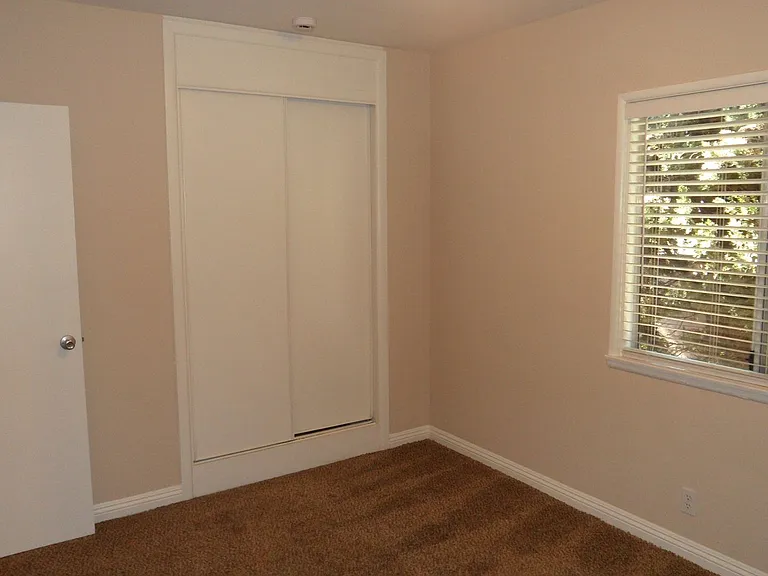 344 N Shattuck Pl — Photo 21