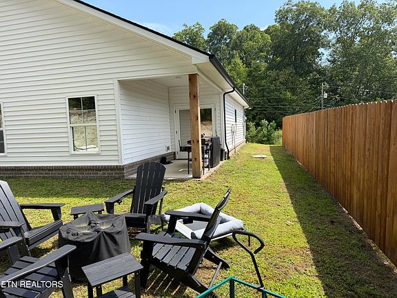 3rd image of 151 Signet Ln