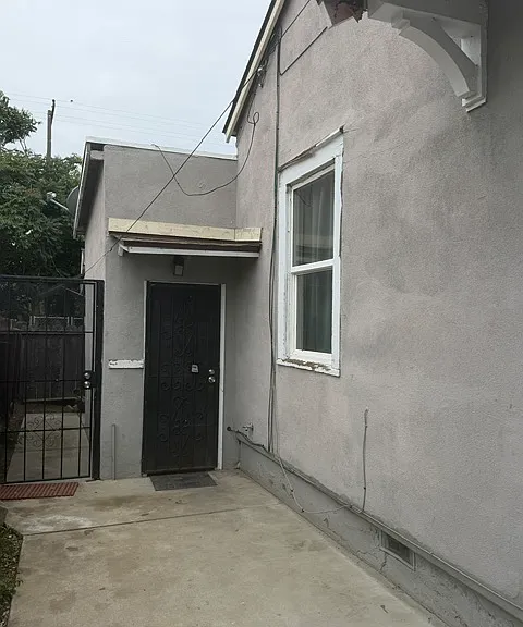 909 4th St — Photo 1
