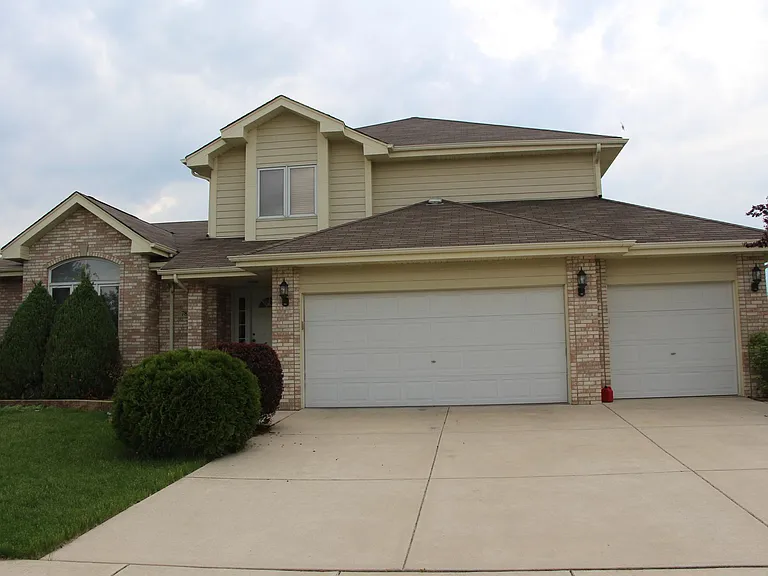7810 Brookside Glen Dr — Photo 2