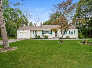 8 Locust St, Branford, CT 06405