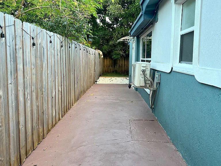 920 SW 29th Way #2/1 — Photo 18