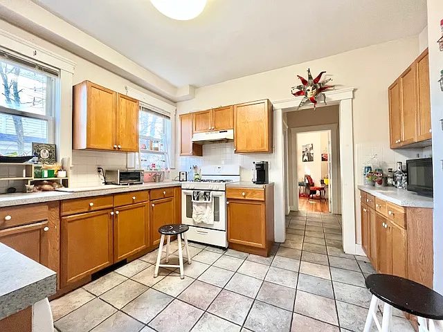 140 Brooks St