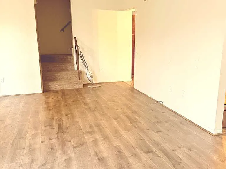 8524 Hampshire Dr — Photo 3