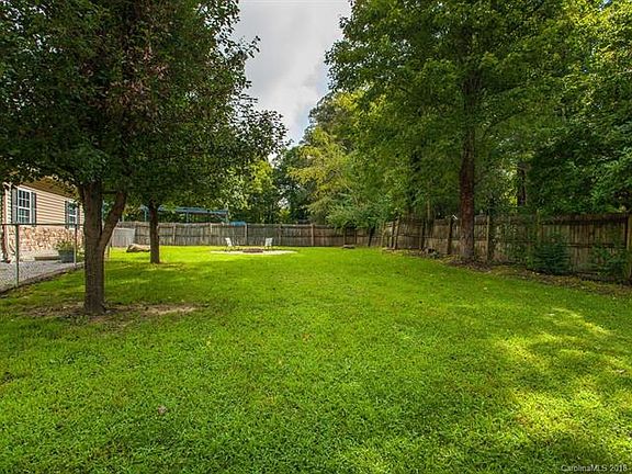 3rd image of 209 Thornbird Ave