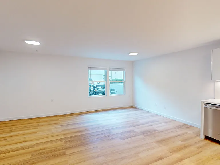 2425 Buchanan St — Photo 11