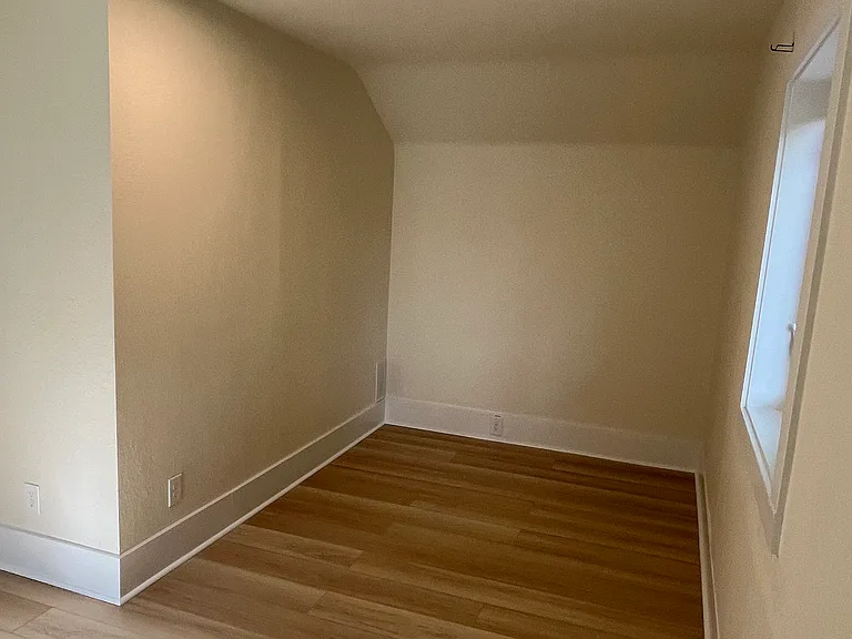 505 Hillsdale St — Photo 7