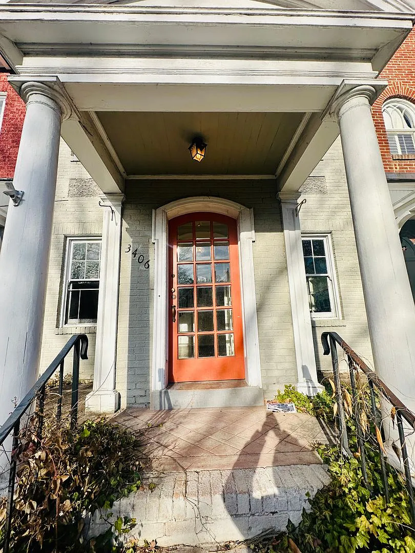 Charming 3bdrm/1.5bth Home Conveniently Located in Richmond's Carytown Area w/Private Balcony!! — Photo 3