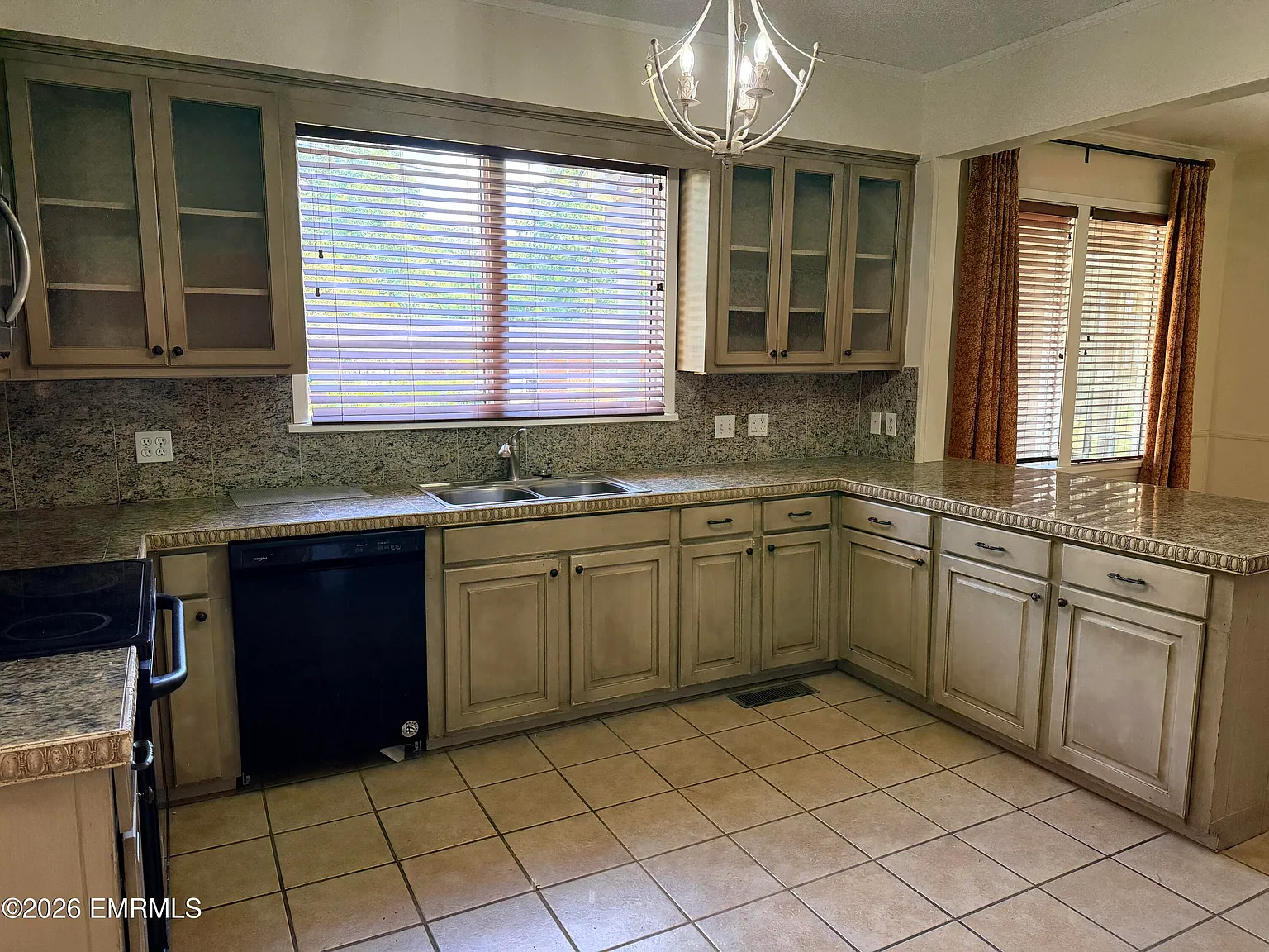 3 bed, 2.0 bath, $1,600 — Photo 4