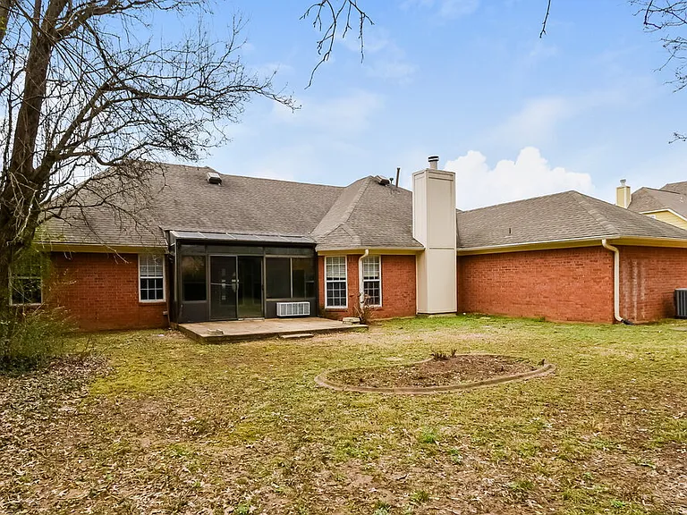 4480 Glenchase Dr — Photo 16